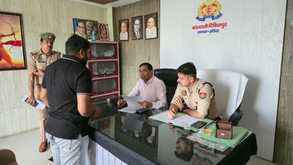 जिलाधिकारी बृजेश कुमार एवं पुलिस अधीक्षक अभिषेक भारती ने थाना दिबियापुर में आयोजित समाधान दिवस में पहुंचकर जनसामान्य की शिकायतों एवं समस्याओं को सुना